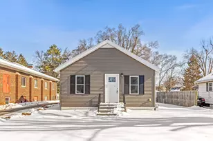 923 Wayne St, Jackson, MI 49202 - Photo 1