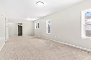 923 Wayne St, Jackson, MI 49202 - Photo 6