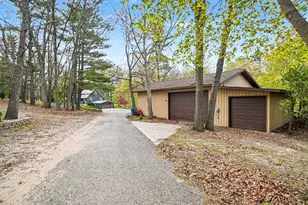 1335 Crestbrook Ave, Norton Shores, MI 49444 - Photo 6