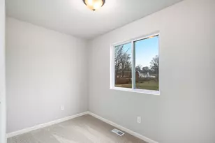 13744 Oasis Ave, Holland, MI 49424 - Photo 8