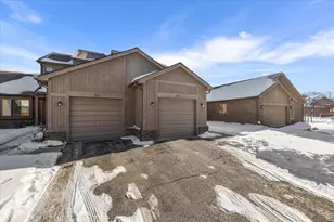 8315 Clay Ct, Sterling Heights, MI 48313 - Photo 4