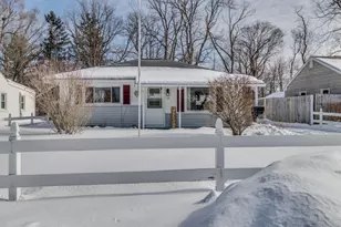 18 Woodlawn Ave N, Battle Creek, MI 49037 - Photo 1