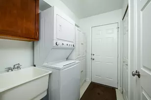 1877 N Kenwyck Dr, Ypsilanti, MI 48198 - Photo 24