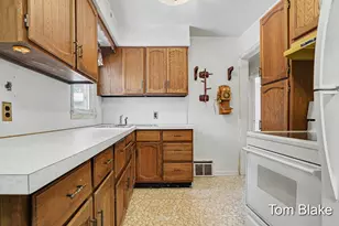 1736 Montague Ave, Muskegon, MI 49441 - Photo 6