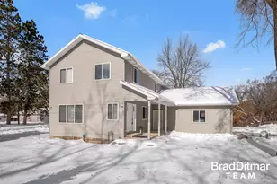 1847 Aberdeen St NE, Grand Rapids, MI 49505 - Photo 2