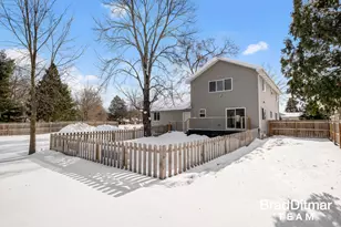 1847 Aberdeen St NE, Grand Rapids, MI 49505 - Photo 38