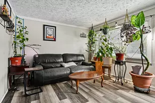 7 Riviera Dr N, Battle Creek, MI 49037 - Photo 2