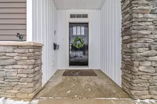 25 Hillsdale Commons Dr, Hillsdale, MI 49242 - Photo 8