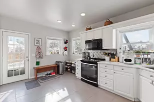 204 S Wisner St, Jackson, MI 49202 - Photo 24