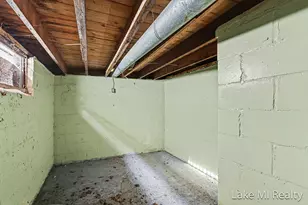 2304 Dyson St, Muskegon Heights, MI 49444 - Photo 8