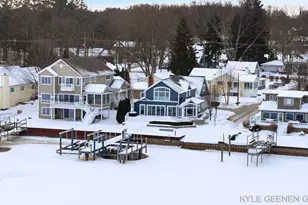 555 Locust Ave, Holland, MI 49423 - Photo 14