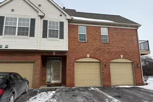 23493 Williamsburg Cir, Woodhaven, MI 48183 - Photo 2