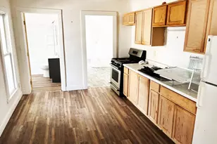 135 Mitchell St, Jackson, MI 49203 - Photo 2