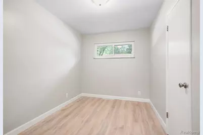 8820 Russell Street, Shelby, MI 48317 - Photo 10