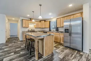 1070 Ashlyn Ct, Fowlerville, MI 48836 - Photo 10