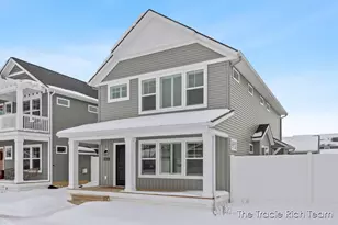 6634 N Square Ln, Rockford, MI 49341 - Photo 2