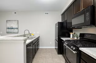 1062 W Summerfield Gln Cir, Ann Arbor, MI 48103 - Photo 6