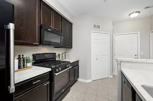 1062 W Summerfield Gln Cir, Ann Arbor, MI 48103 - Photo 4