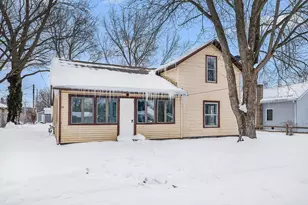 412 Oak St, Dowagiac, MI 49047 - Photo 1