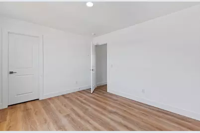 2512 Clinton Way, Jackson, MI 49201 - Photo 12