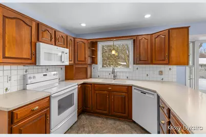 699 Brookfield Drive, Holland, MI 49423 - Photo 14