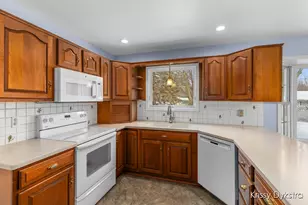 699 Brookfield Dr, Holland, MI 49423 - Photo 14