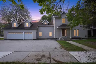 1109 S Genesee Dr, Lansing, MI 48915 - Photo 1