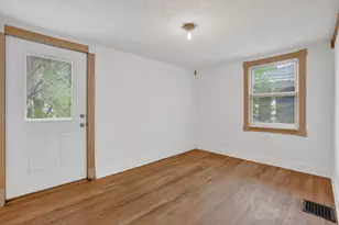 1109 S Genesee Dr, Lansing, MI 48915 - Photo 22