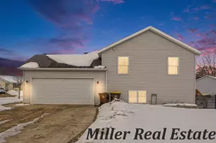 711 Howard Ln, Hastings, MI 49058 - Photo 2