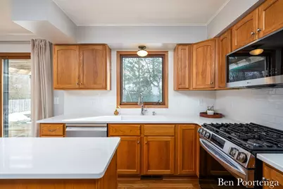 2646 Monroe Avenue NE, Grand Rapids, MI 49505 - Photo 20