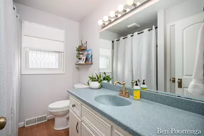 2646 Monroe Avenue NE, Grand Rapids, MI 49505 - Photo 28