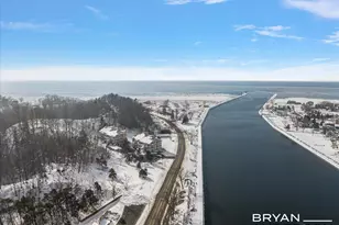 810 S Harbor Dr, Grand Haven, MI 49417 - Photo 46