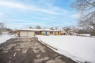 324 Burrwood Ave, Portage, MI 49002 - Photo 2