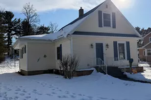 712 W Walnut St, Hastings, MI 49058 - Photo 2