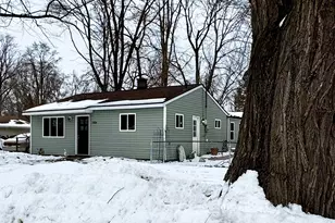 1586 Valley Dr, Highland, MI 48356 - Photo 2