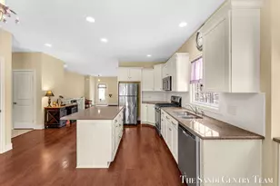 601 Lakeview Ln, Spring Lake, MI 49456 - Photo 10