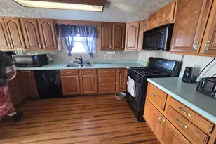 158 W St Joe St, Hillsdale, MI 49242 - Photo 4