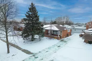 34617 Greentrees Rd, Sterling Heights, MI 48312 - Photo 2