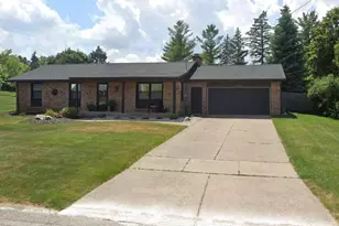 2500 Rockhill Dr NE, Grand Rapids, MI 49525 - Photo 2