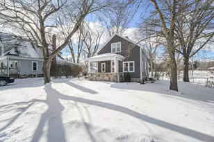 629 N Main St, Chelsea, MI 48118 - Photo 2