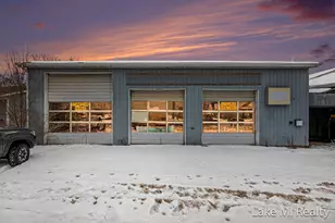 901 Riverview Dr, Kalamazoo, MI 49048 - Photo 1