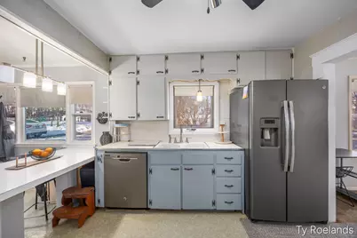 727 E Washington Street, Ionia, MI 48846 - Photo 8