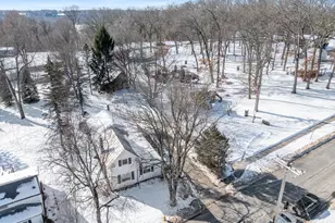 727 E Washington St, Ionia, MI 48846 - Photo 2
