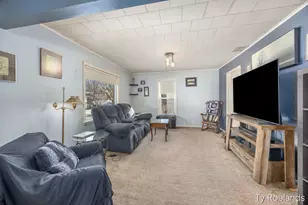 727 E Washington St, Ionia, MI 48846 - Photo 4