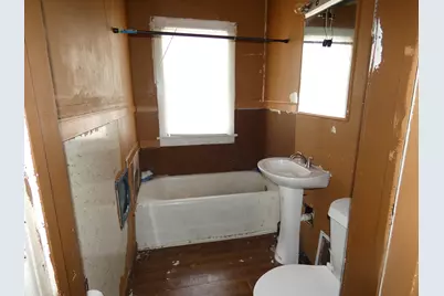 973 Lavette Avenue, Benton Harbor, MI 49022 - Photo 10