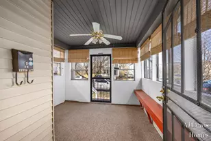 510 La Grave Ave SE, Grand Rapids, MI 49503 - Photo 2