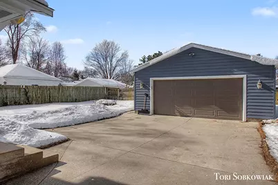 2137 Eastern Avenue NE, Grand Rapids, MI 49505 - Photo 4