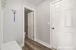 8540 Twin Lakes Dr, Jenison, MI 49428 - Photo 10