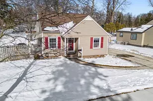 31748 Rosslyn Ave, Garden City, MI 48135 - Photo 2