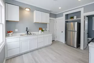 915 Hays Park Ave, Kalamazoo, MI 49001 - Photo 2